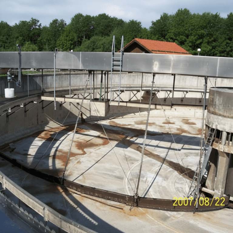 Nachklärbecken zu Wartungszwecken entleert
