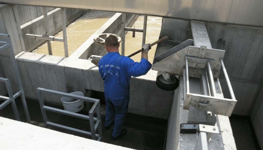 Manuelle Arbeit am Becken